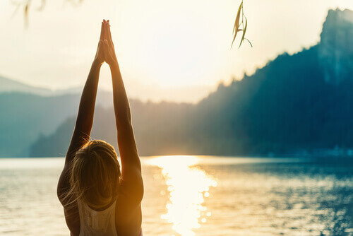 Urdhva hastasana