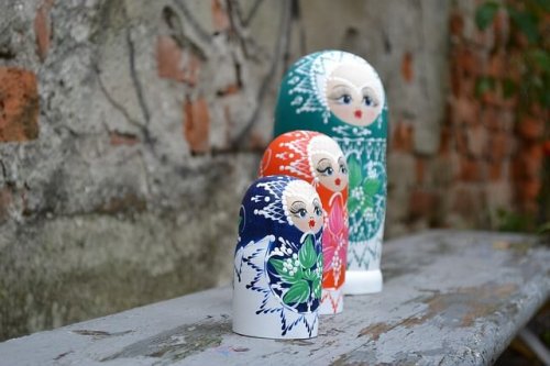 Drei Matroschkafiguren