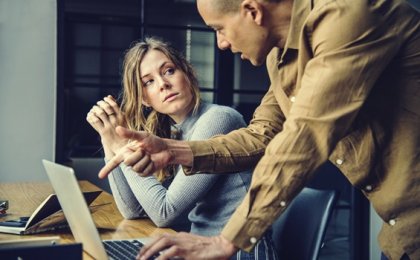 Narzissten bei der Arbeit: ein toxisches und unproduktives Arbeitsklima