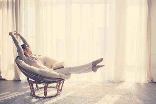 Minimalistisches Leben: wie man mit weniger mehr lebt