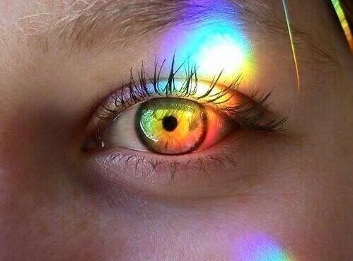Leuchtendes Auge
