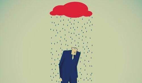 Mann steht unter einer Regenwolke