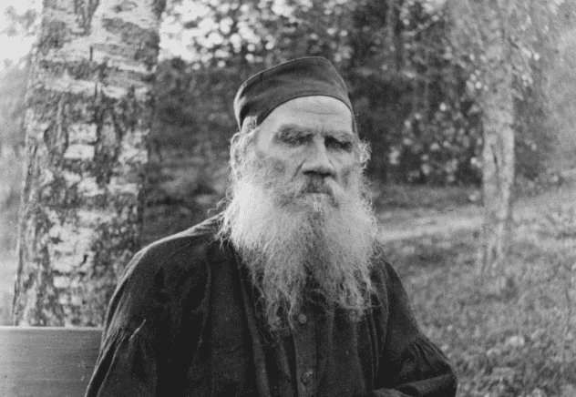 Schwarz-Weiß-Aufnahme von Tolstoi