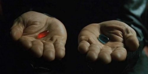 Szene aus der Matrix: Rote oder blaue Pille?