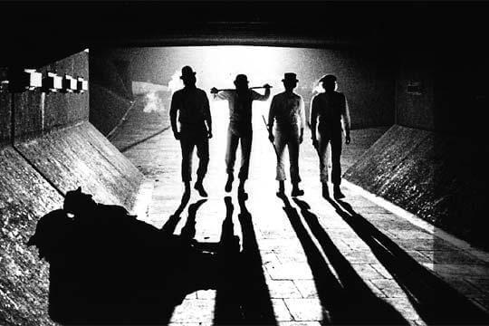 Alex und seine Droogs sind in einem Tunnel und auf Ärger aus.