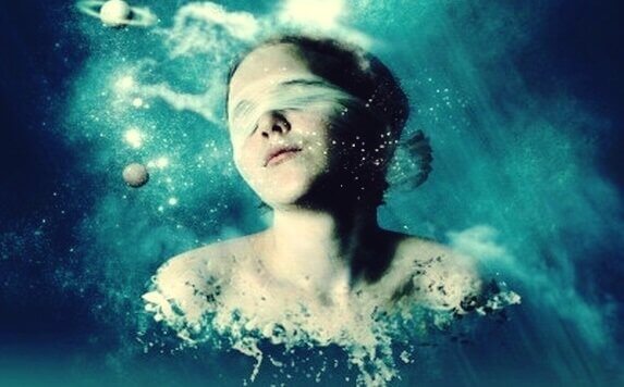 Kind mit verbundenen Augen