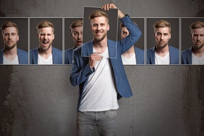 Einzelne Aufnahmen eines männlichen Gesichts, die alle unterschiedliche Emotionen zeigen