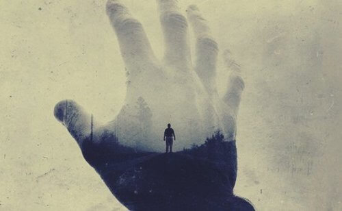 Eine grafische Darstellung zeigt den Horrizont und einen gehenden Menschen in einer ausgestreckten Hand.