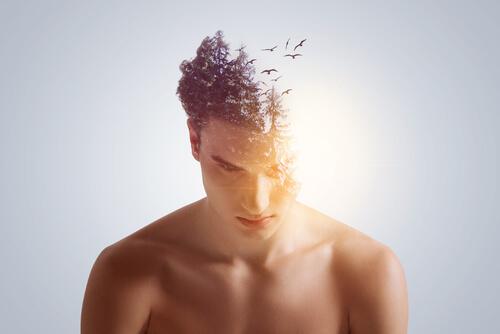 Nachdenklicher Mann schaut nach unten