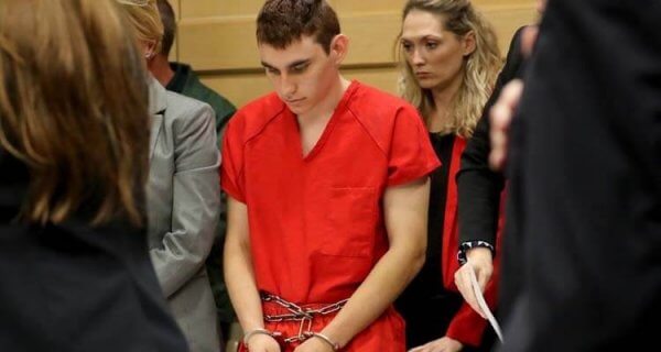 Nikolas Cruz, Amokschütze, wird im Gerichtssaal vorgeführt.