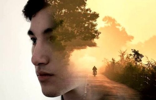 Junge mit Huckleberry-Finn-Syndrom