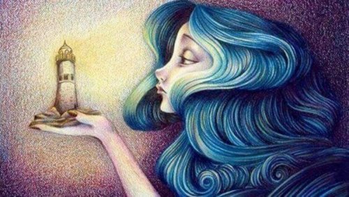 Frau betrachtet einen Leuchtturm