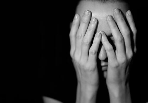 Victim Blaming: Warum beschuldigen wir manchmal das Opfer?