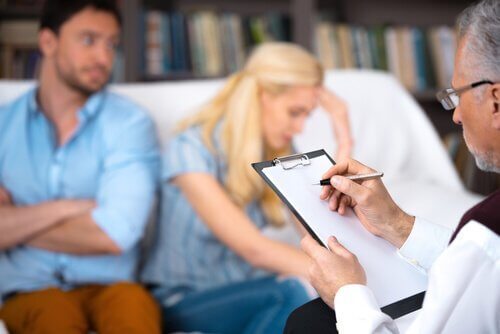 Wenn du mit der Situation nicht klarkommst, ist es keine Schande, dich um professionelle Hilfe zu bemühen.