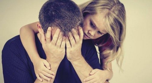 Tochter tröstet Vater