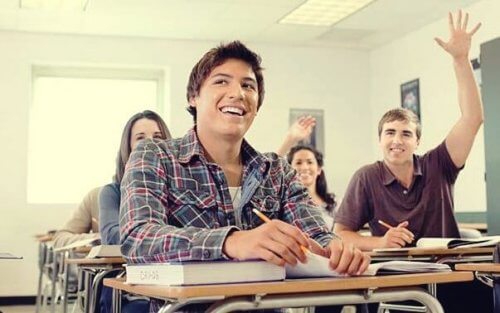 Schüler, die im Unterricht aufpassen.