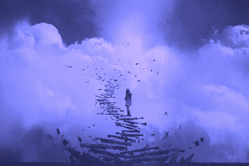 Ein Mädchen, das auf Stufen in den Himmel steht