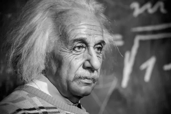 Schwarz-Weiß-Foto von Albert Einstein