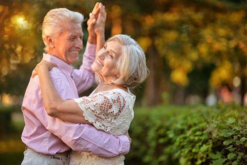 Menschen mittleren Alters sind tendenziell die glücklichsten