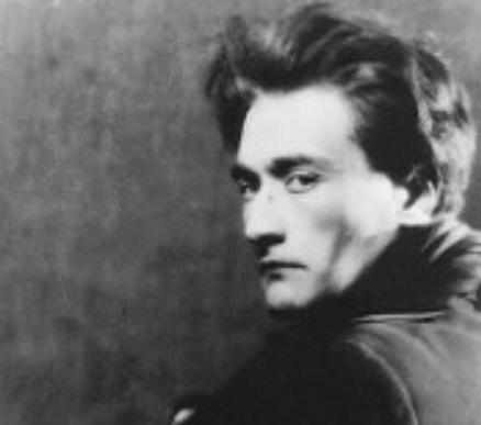 Ein Bild, das den Dramatiker Antonin Artaud zeigt