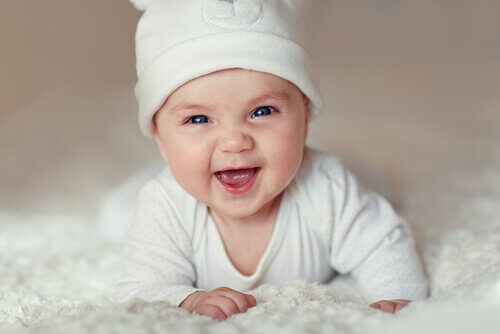 Was sagt uns das Lächeln eines Babys?