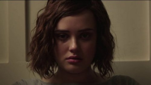 Hannah Baker mit kurzen Haaren