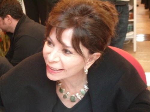 Isabel Allende lächelt