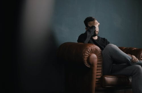 Ein Mann bei seinem Psychologen