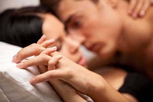 Mann und Frau haben Sex