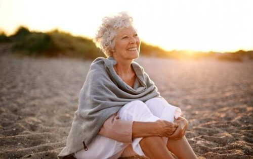 Frau als gutes Beispiel für emotionale Intelligenz bei Senioren