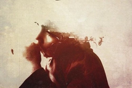 Ein trauriges Mädchen löst sich auf.