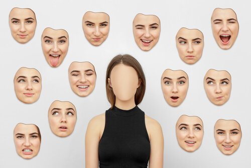 Frau mit verschiedenen Gesichtern
