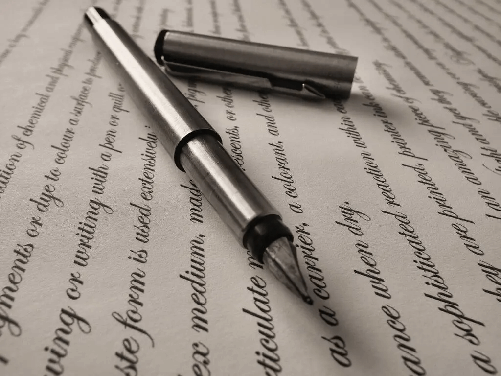 Füller liegt auf einem Brief