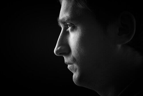 Wissenschaft des Bösen. Mann im Profil