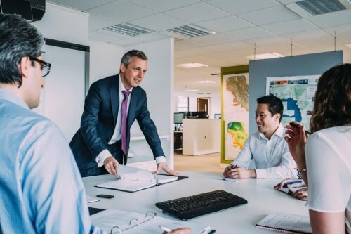 Ein Manager, der die verschiedenen Führungsstile kennt
