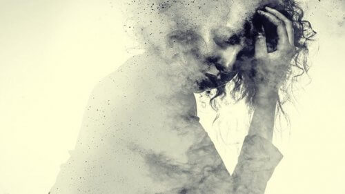 Zeichnung einer traurigen Frau, die sich auflöst