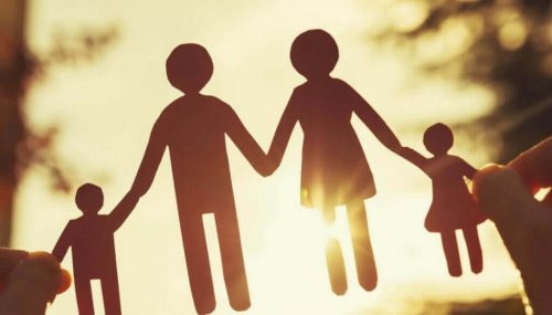Familie aus Papierfiguren
