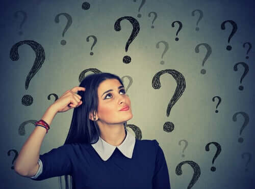 Frau möchte perfekt sein und kann deshalb keine Entscheidungen treffen