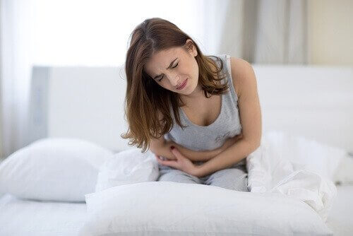 Zu starke Regelblutung (Hypermenorrhoe): Ursachen und Behandlung