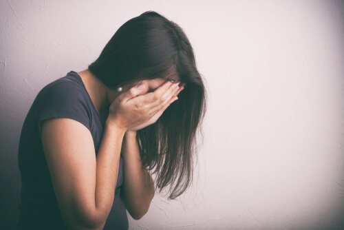 Versuche, deine Gedanken nicht zu berurteilen und du wirst eine positivere Weltanschauung haben