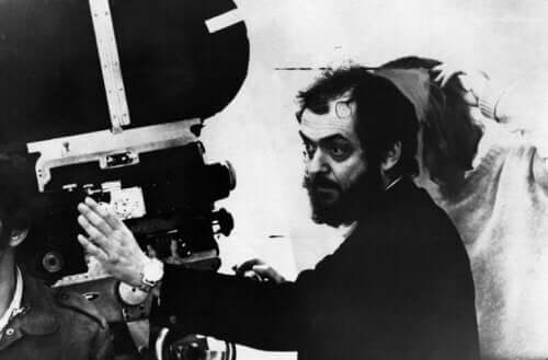 Stanley Kubrick inszeniert einen Film.
