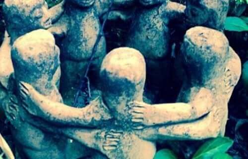 Männerkreise - Skulptur