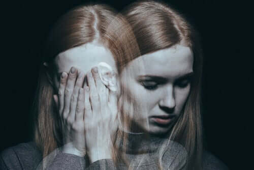 sensorische Deprivation - verwirrte Frau