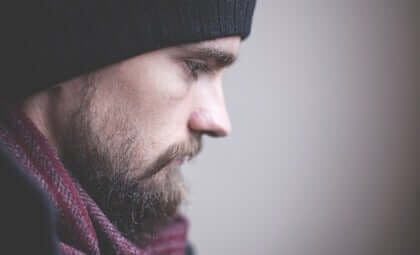 Ein scheinbar trauriger Mann.