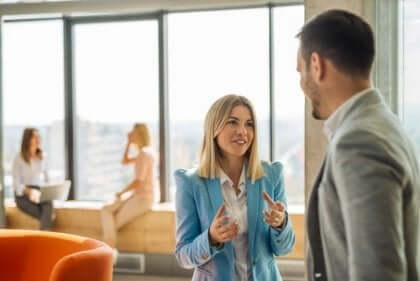 Wenn du dich dazu entscheidest, den Weg des Helden zu beschreiten, um mit deinen schwierigen Beziehungen umzugehen, wirst du damit anfangen, deine Gegner als deine Lehrer zu betrachten.