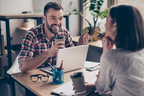 Wie es dir gelingt, ein guter Arbeitskollege zu sein: 10 Tipps