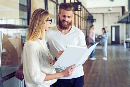 Arbeitskollege - Kollegen im Gespräch