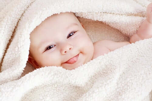 Sehvermögen - lächelndes Baby