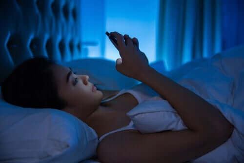 Tatsächlich ergab eine Studie, an der 1.000 australischen Studenten im Alter von 13 bis 16 Jahren teilnahmen, dass elektronische Geräte mit einer geringeren Schlafqualität in Verbindung gebracht werden.
