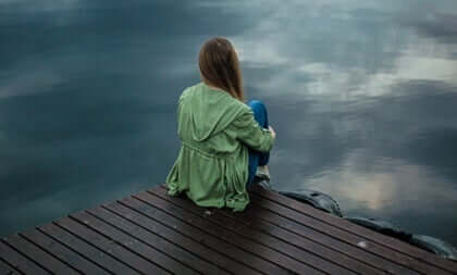 auch glücklich - Frau am Steg